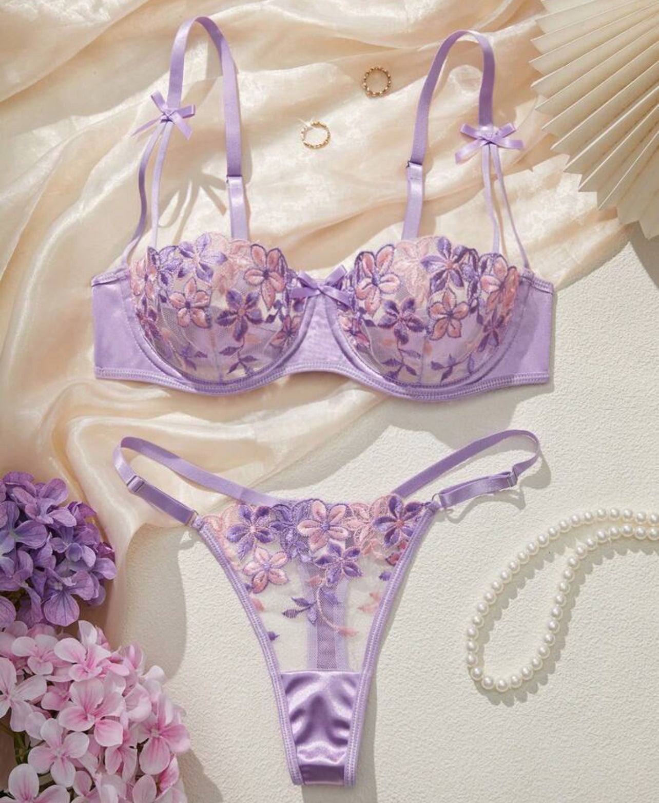 lingerie violet en dentelle